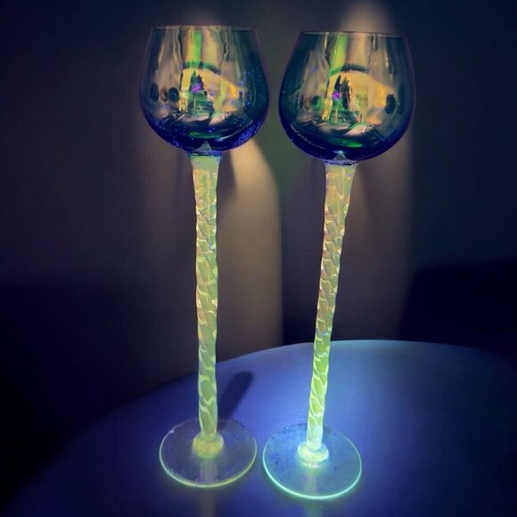 Italian Tall Clear Twisted Stem Votive Goblet Manganese 365nm UV Glow Green Top - Picture 1 of 11